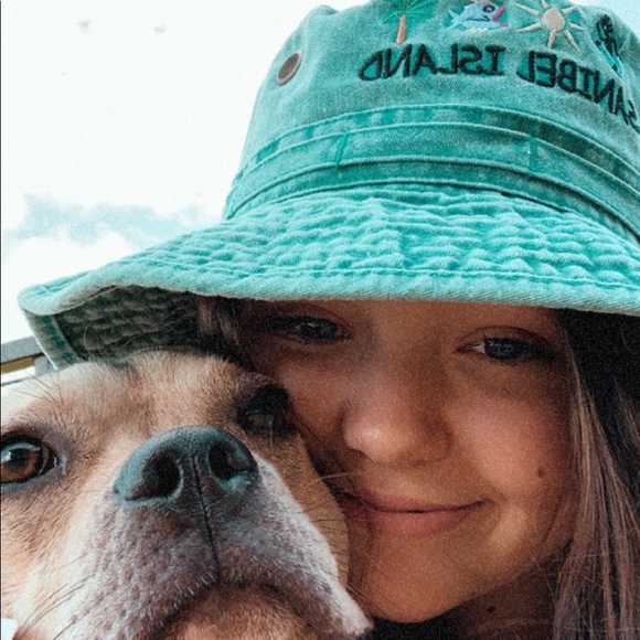 Meet your Posher, Jolie - Picture 2 of 2